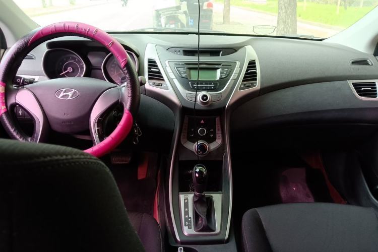 Used Hyundai Elantra (5th Generation / Langdong) 2015 1.6L Automatic Fashion Model Center Console