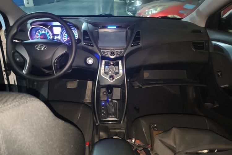 Used Hyundai Elantra (5th Generation / Langdong) 2015 1.6L Automatic Leading Model Center Console