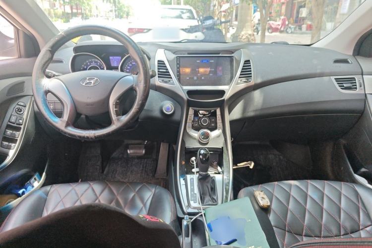 Used Hyundai Elantra (5th Generation / Langdong) 2015 1.6L Automatic Leading Model Center Console