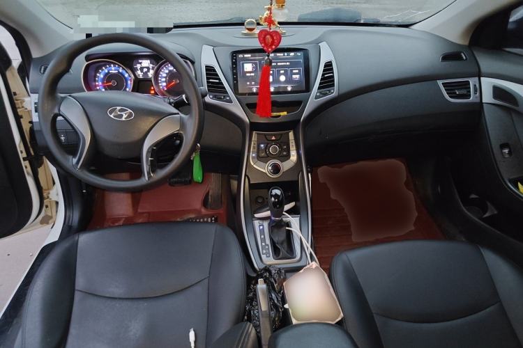 Used Hyundai Elantra (5th Generation / Langdong) 2015 1.6L Automatic Fashion Model Center Console