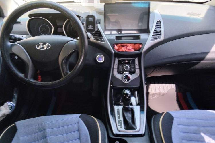 Used Hyundai Elantra (5th Generation / Langdong) 2015 1.6L Automatic Leading Model Center Console