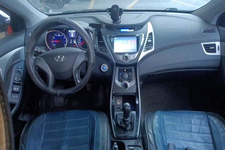 Used Hyundai Elantra (5th Generation / Langdong) 2015 1.6L Manual Leading Model Center Console