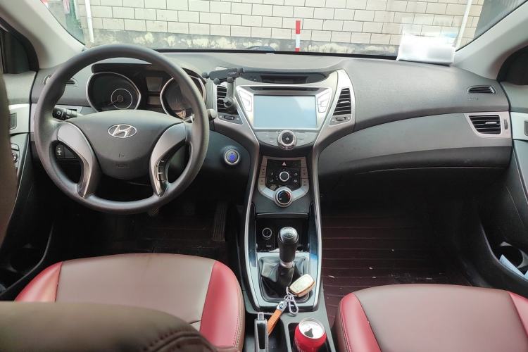 Used Hyundai Elantra (5th Generation / Langdong) 2015 1.6L Manual Leading Model Center Console