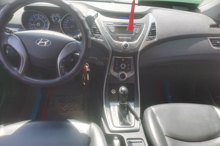 Used Hyundai Elantra (5th Generation / Langdong) 2015 1.6L Automatic Fashion Model Center Console