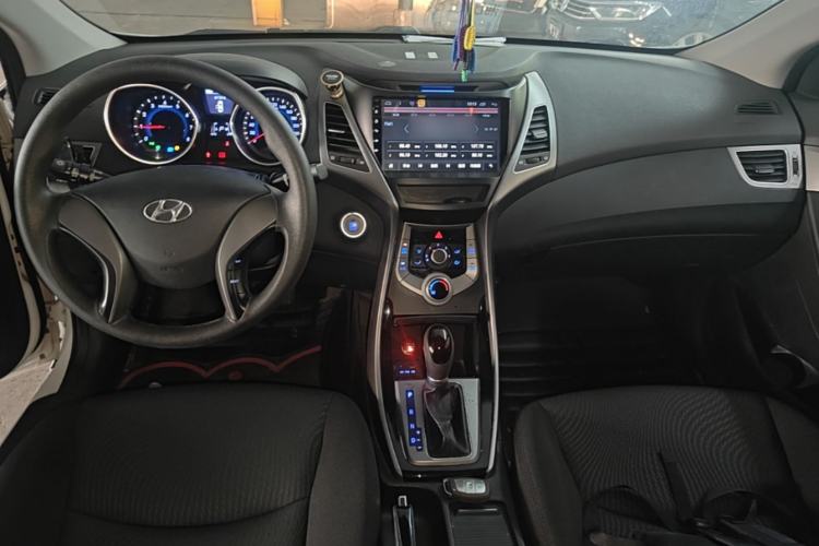 Used Hyundai Elantra (5th Generation / Langdong) 2015 1.6L Automatic Leading Model Center Console