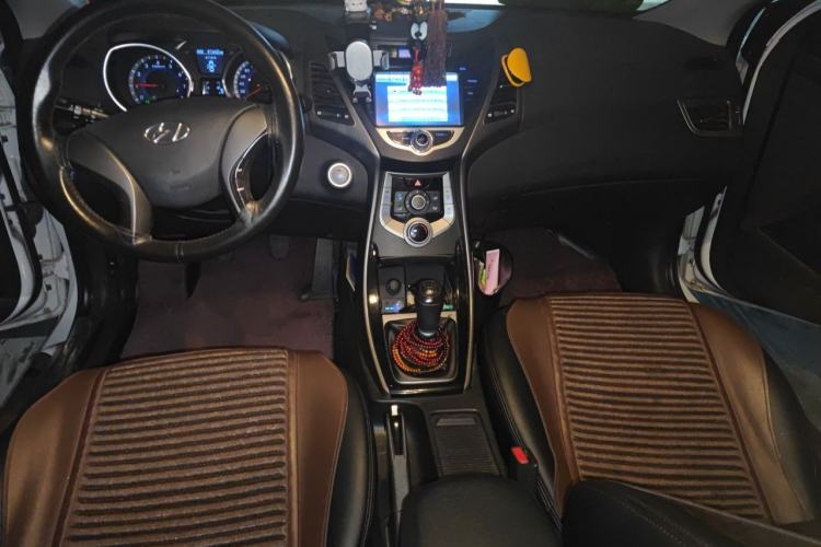 Used Hyundai Elantra (5th Generation / Langdong) 2015 1.6L Manual Leading Model Center Console