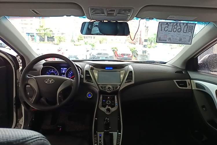Used Hyundai Elantra (5th Generation / Langdong) 2015 1.6L Automatic Leading Model Center Console