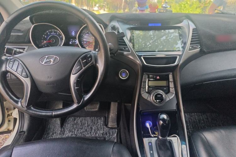 Used Hyundai Elantra (5th Generation / Langdong) 2015 1.6L Automatic Luxury Model Center Console