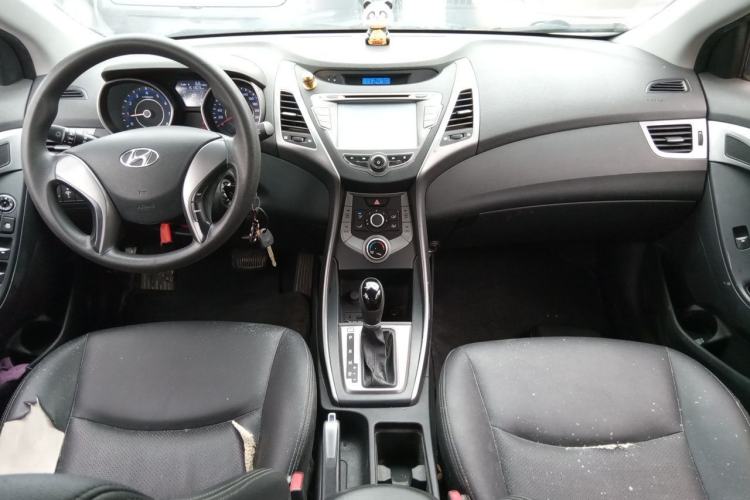 Used Hyundai Elantra (5th Generation / Langdong) 2015 1.6L Automatic Fashion Model Center Console