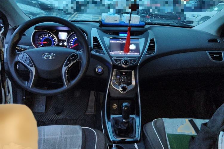 Used Hyundai Elantra (5th Generation / Langdong) 2015 1.6L Manual Leading Model Center Console