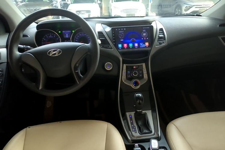 Used Hyundai Elantra (5th Generation / Langdong) 2015 1.6L Automatic Leading Model Center Console