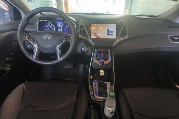 Used Hyundai Elantra (5th Generation / Langdong) 2015 1.6L Automatic Leading Model Center Console