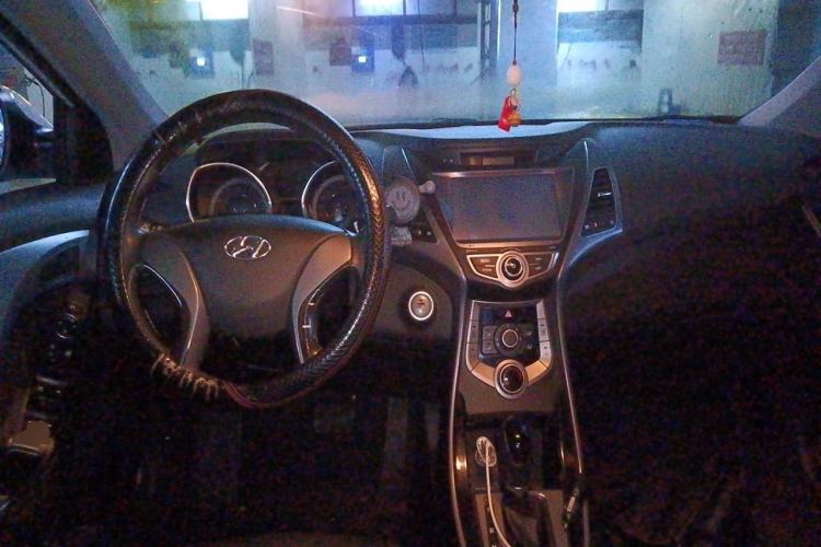Used Hyundai Elantra (5th Generation / Langdong) 2015 1.6L Automatic Leading Model Center Console