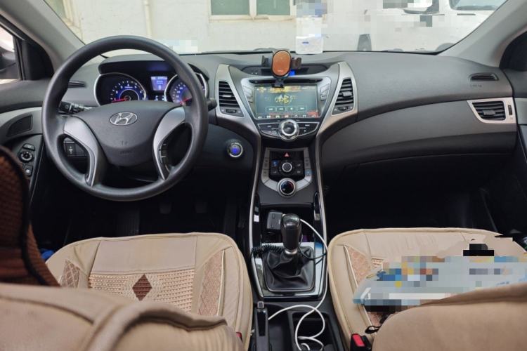 Used Hyundai Elantra (5th Generation / Langdong) 2015 1.6L Manual Leading Model Center Console