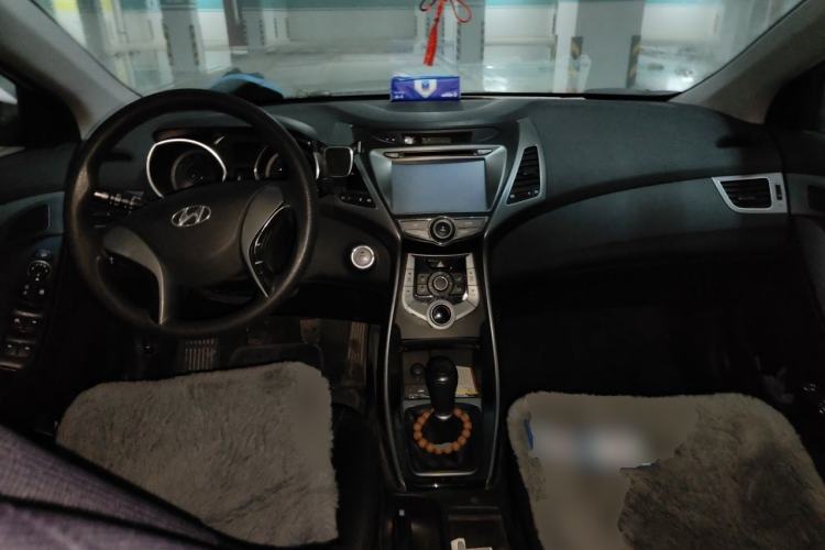 Used Hyundai Elantra (5th Generation / Langdong) 2015 1.6L Manual Leading Model Center Console
