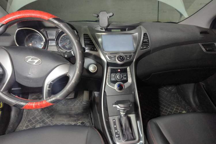 Used Hyundai Elantra (5th Generation / Langdong) 2015 1.6L Automatic Leading Model Center Console