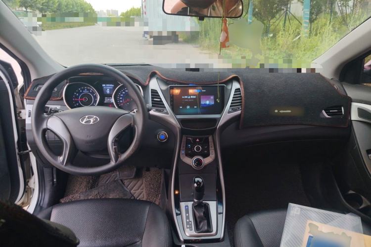 Used Hyundai Elantra (5th Generation / Langdong) 2015 1.6L Automatic Leading Model Center Console