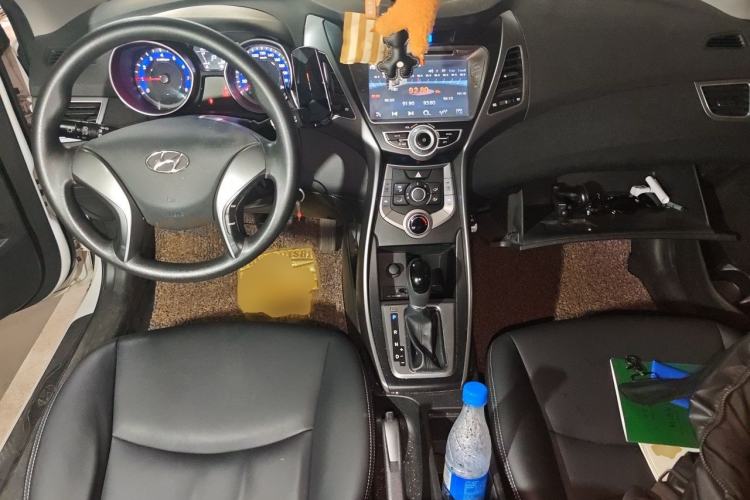 Used Hyundai Elantra (5th Generation / Langdong) 2015 1.6L Automatic Fashion Model Center Console