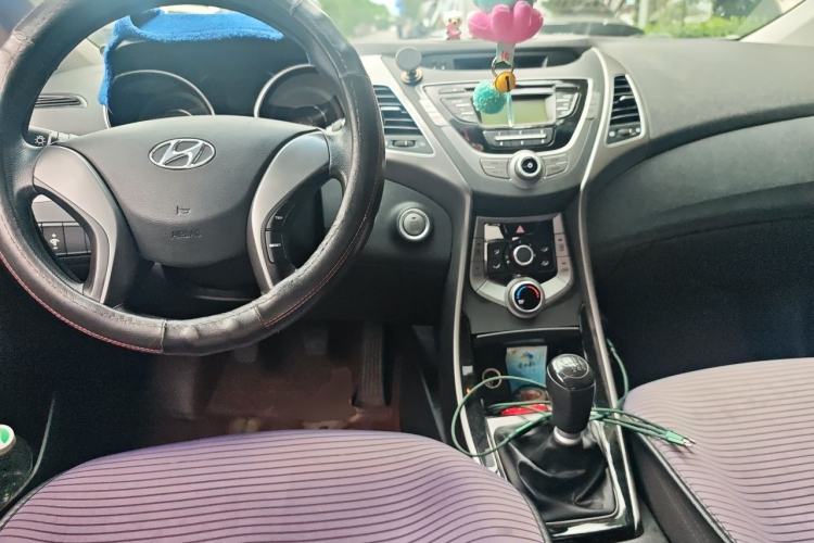Used Hyundai Elantra (5th Generation / Langdong) 2015 1.6L Manual Leading Model Center Console