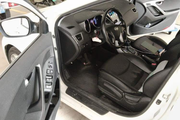 Used Hyundai Elantra (5th Generation / Langdong) 2015 1.6L Automatic Luxury Model Driver Seat