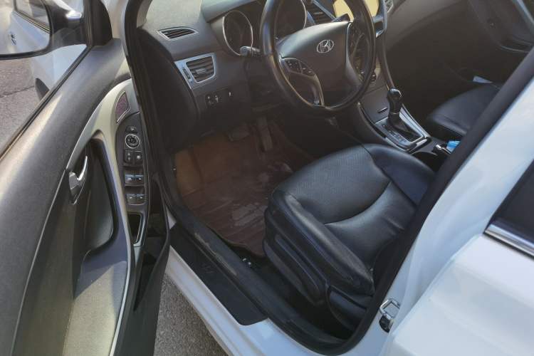 Used Hyundai Elantra (5th Generation / Langdong) 2015 1.6L Automatic Luxury Model Driver Seat