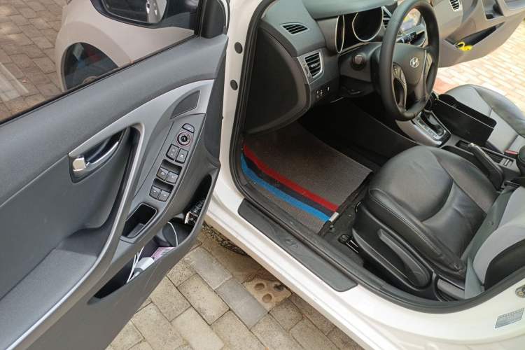 Used Hyundai Elantra (5th Generation / Langdong) 2015 1.6L Automatic Luxury Model Driver Seat