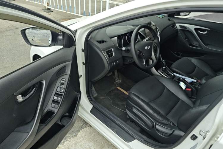 Used Hyundai Elantra (5th Generation / Langdong) 2015 1.6L Automatic Luxury Model Driver Seat