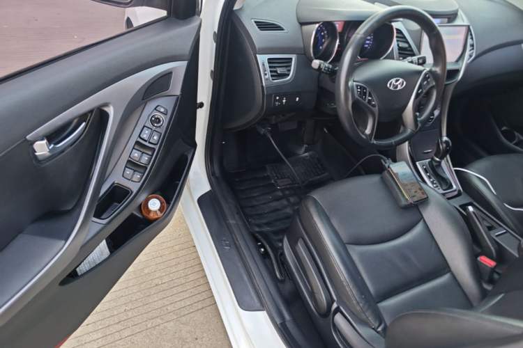 Used Hyundai Elantra (5th Generation / Langdong) 2015 1.6L Automatic Luxury Model Driver Seat
