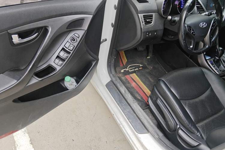 Used Hyundai Elantra (5th Generation / Langdong) 2015 1.6L Automatic Luxury Model Driver Seat