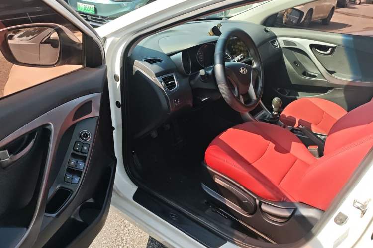 Used Hyundai Elantra (5th Generation / Langdong) 2015 1.6L Manual Fashion Edition Driver Seat