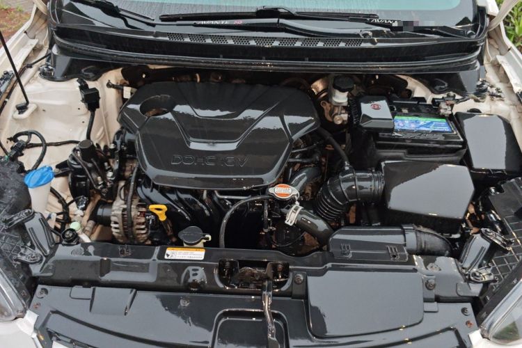 Used Hyundai Elantra (5th Generation / Langdong) 2015 1.6L Manual Fashion Edition Engine Bay