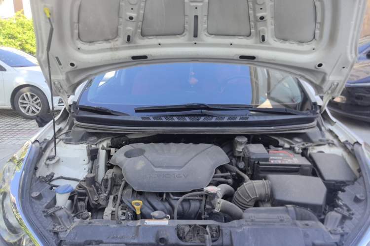 Used Hyundai Elantra (5th Generation / Langdong) 2015 1.6L Automatic Luxury Model Engine Bay