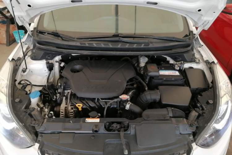 Used Hyundai Elantra (5th Generation / Langdong) 2015 1.6L Automatic Leading Model Engine Bay