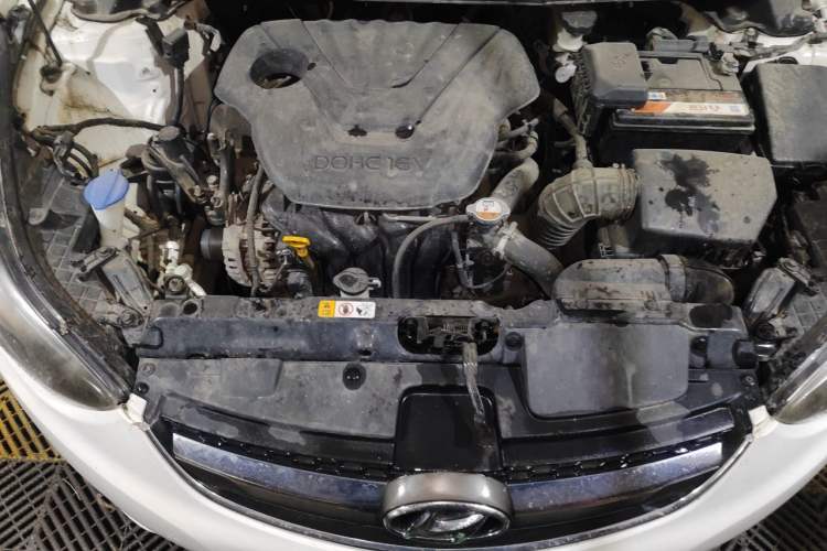 Used Hyundai Elantra (5th Generation / Langdong) 2015 1.6L Manual Leading Model Engine Bay