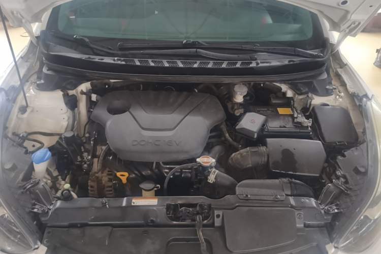 Used Hyundai Elantra (5th Generation / Langdong) 2015 1.6L Automatic Fashion Model Engine Bay