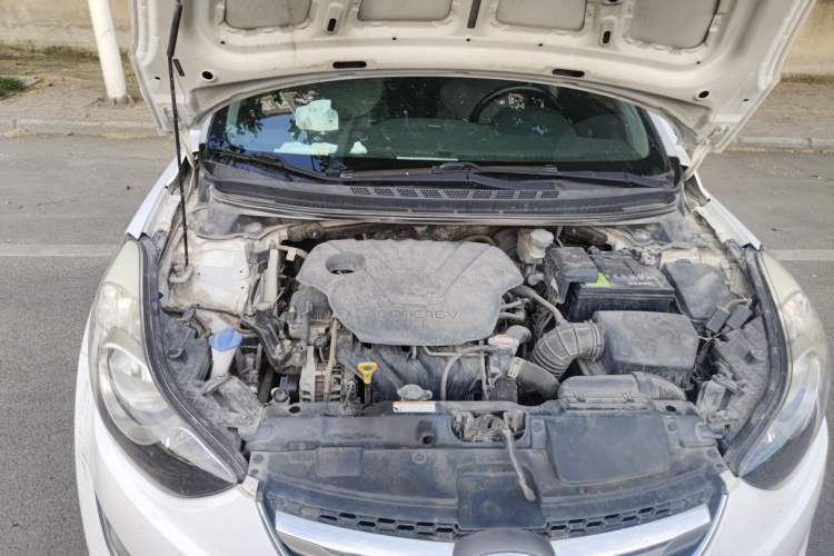 Used Hyundai Elantra (5th Generation / Langdong) 2015 1.6L Automatic Fashion Model Engine Bay