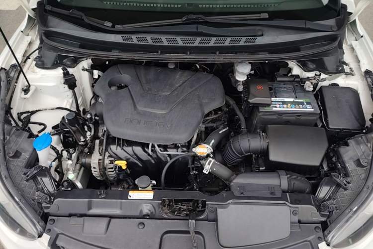 Used Hyundai Elantra (5th Generation / Langdong) 2015 1.6L Automatic Fashion Model Engine Bay