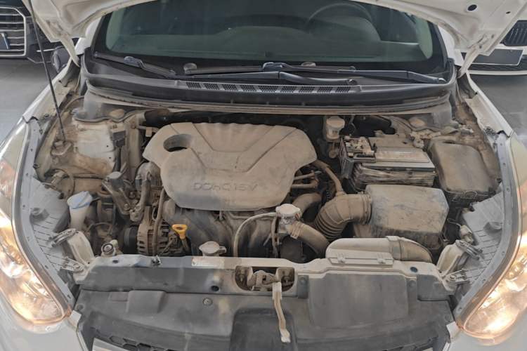 Used Hyundai Elantra (5th Generation / Langdong) 2015 1.6L Automatic Fashion Model Engine Bay