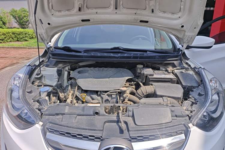 Used Hyundai Elantra (5th Generation / Langdong) 2015 1.6L Automatic Fashion Model Engine Bay