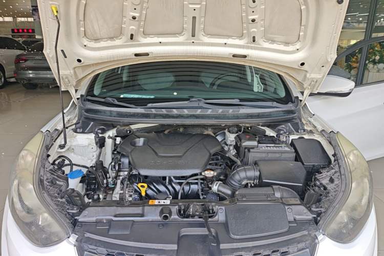 Used Hyundai Elantra (5th Generation / Langdong) 2015 1.6L Automatic Leading Model Engine Bay