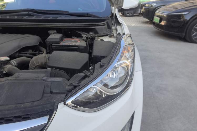 Used Hyundai Elantra (5th Generation / Langdong) 2015 1.6L Automatic Luxury Model Engine Bay Left