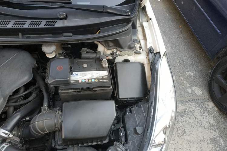 Used Hyundai Elantra (5th Generation / Langdong) 2015 1.6L Automatic Luxury Model Engine Bay Left