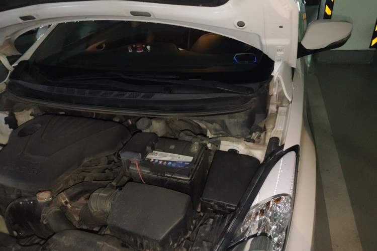 Used Hyundai Elantra (5th Generation / Langdong) 2015 1.6L Automatic Luxury Model Engine Bay Left