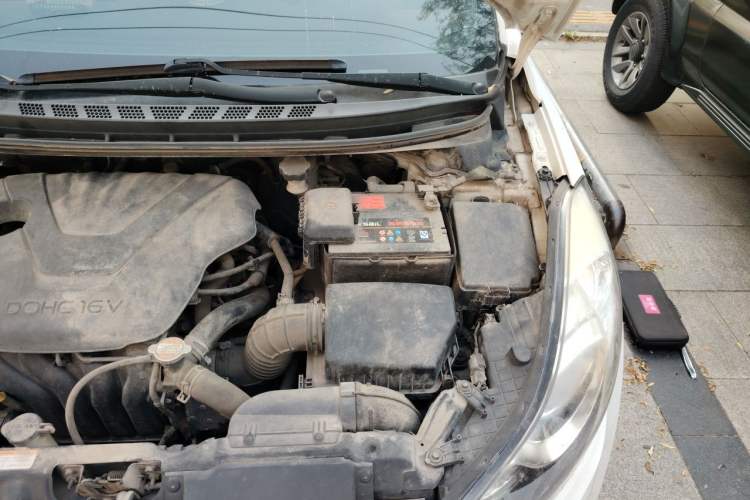 Used Hyundai Elantra (5th Generation / Langdong) 2015 1.6L Automatic Leading Model Engine Bay Left