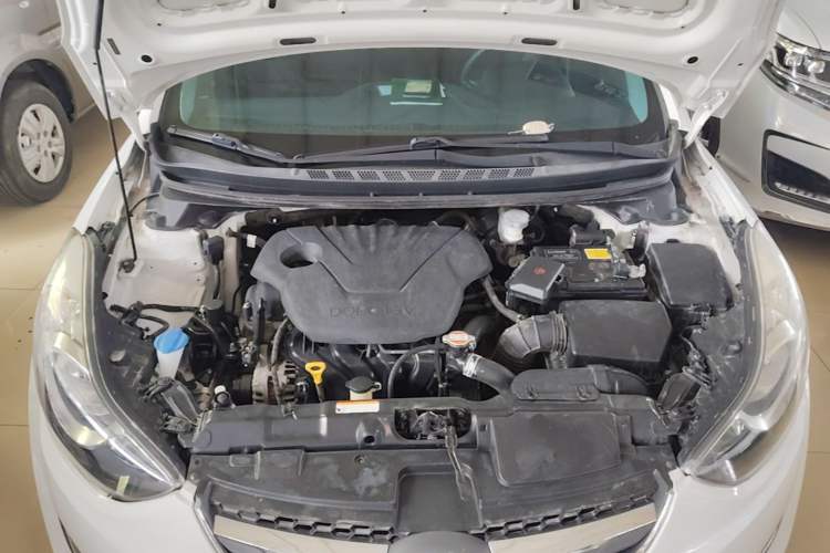 Used Hyundai Elantra (5th Generation / Langdong) 2015 1.6L Automatic Fashion Model Engine Bay