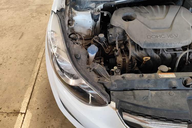 Used Hyundai Elantra (5th Generation / Langdong) 2015 1.6L Automatic Luxury Model Engine Bay Right