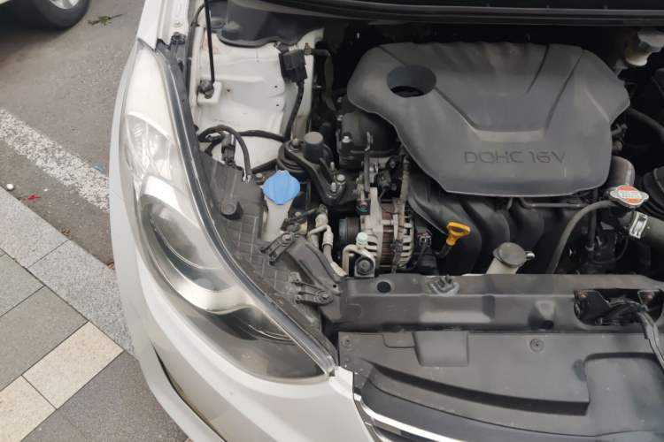 Used Hyundai Elantra (5th Generation / Langdong) 2015 1.6L Manual Leading Model Engine Bay Right