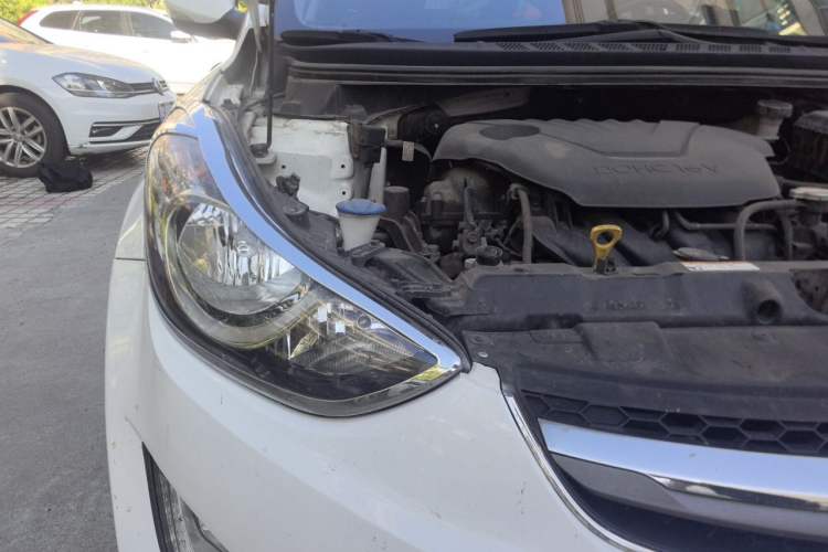 Used Hyundai Elantra (5th Generation / Langdong) 2015 1.6L Automatic Luxury Model Engine Bay Right