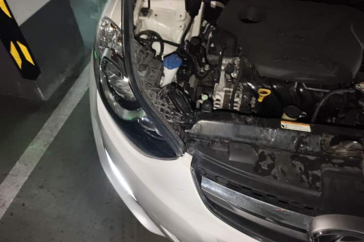 Used Hyundai Elantra (5th Generation / Langdong) 2015 1.6L Automatic Luxury Model Engine Bay Right