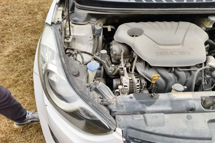 Used Hyundai Elantra (5th Generation / Langdong) 2015 1.6L Manual Leading Model Engine Bay Right